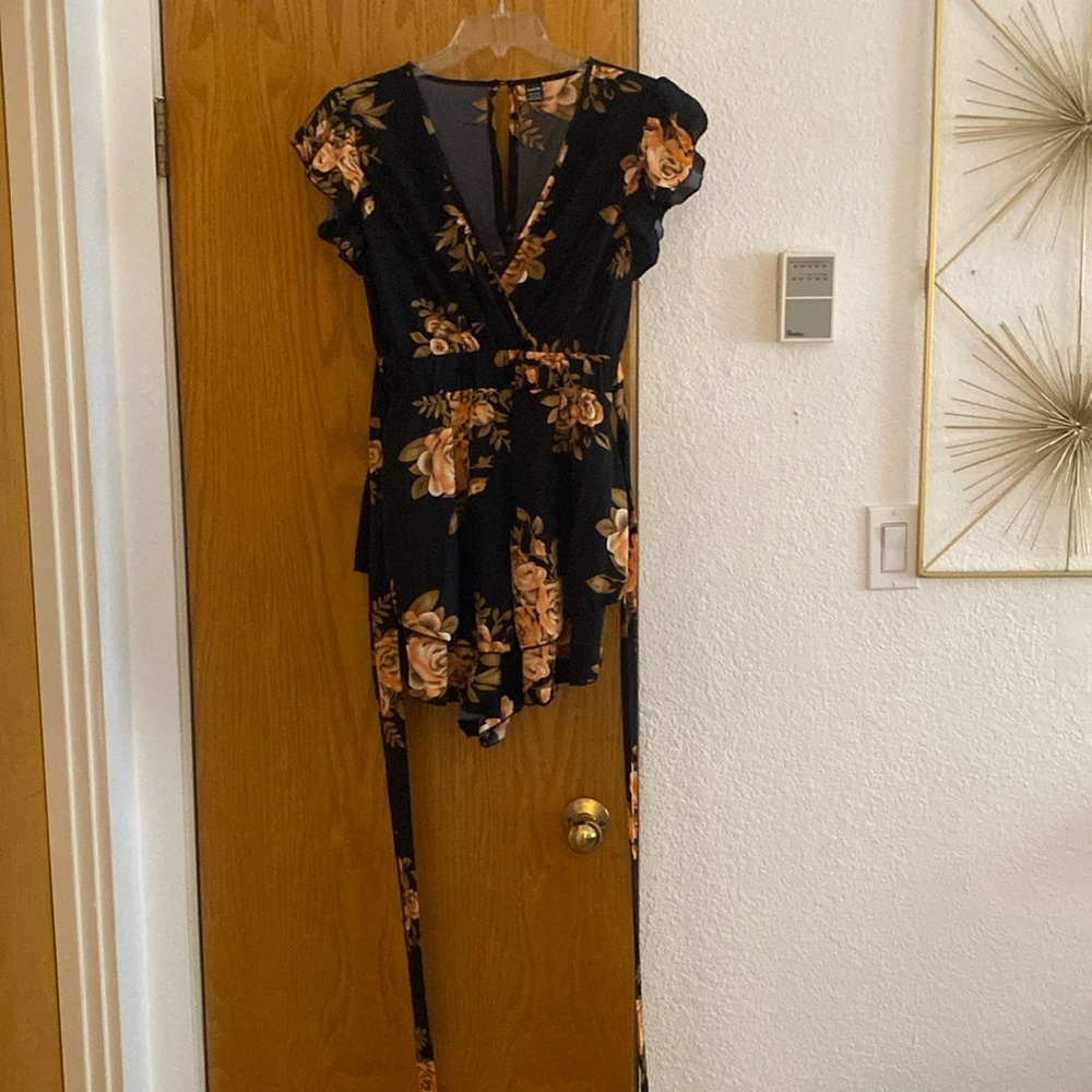 Women’s SHEIN large rose print romper low cut neck